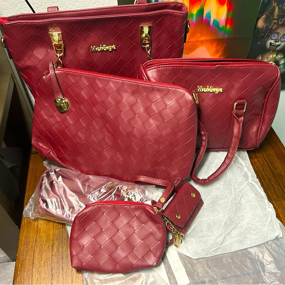 Mei & ge Unused 6 Piece Purse Set